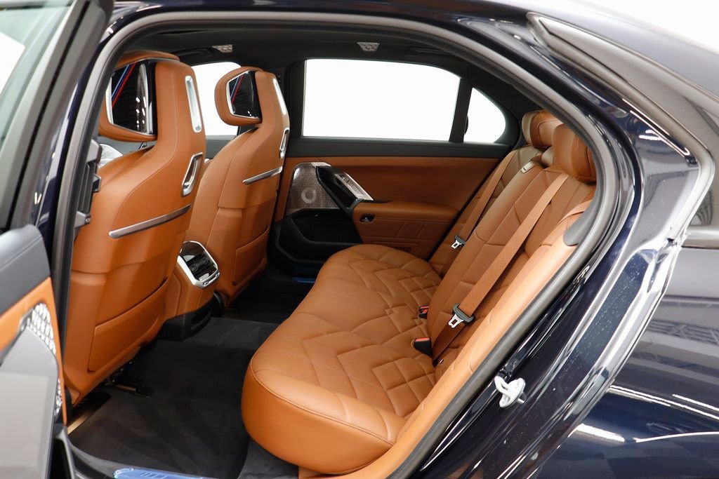 Used 2025 BMW 750e xDrive w/ Executive Package image 15