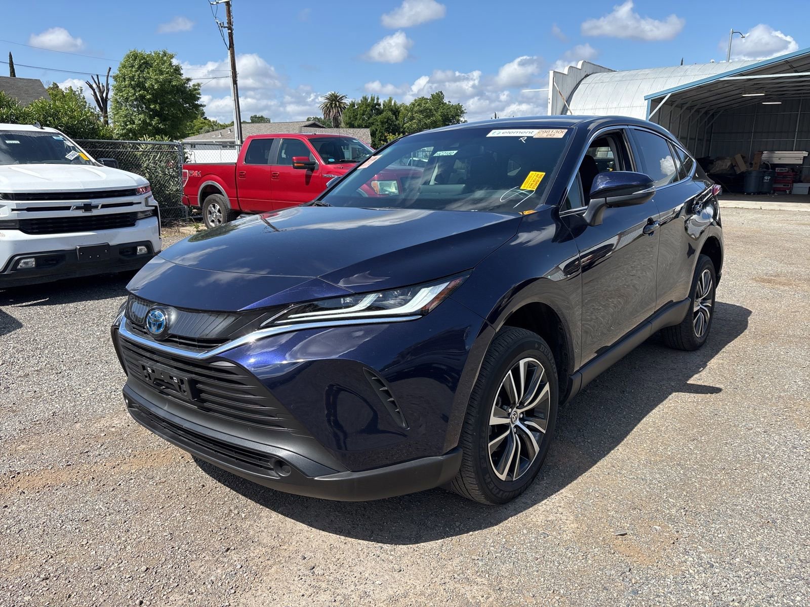 Used 2024 Toyota Venza LE AWD/4WD image 2
