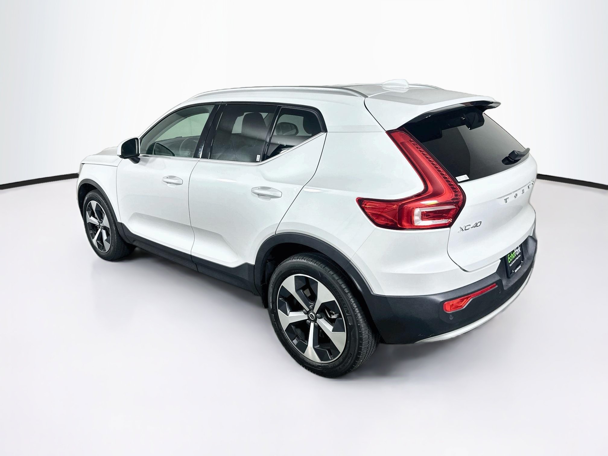 Used 2023 Volvo XC40 B4 Plus w/ Protection Package Premier FWD image 5