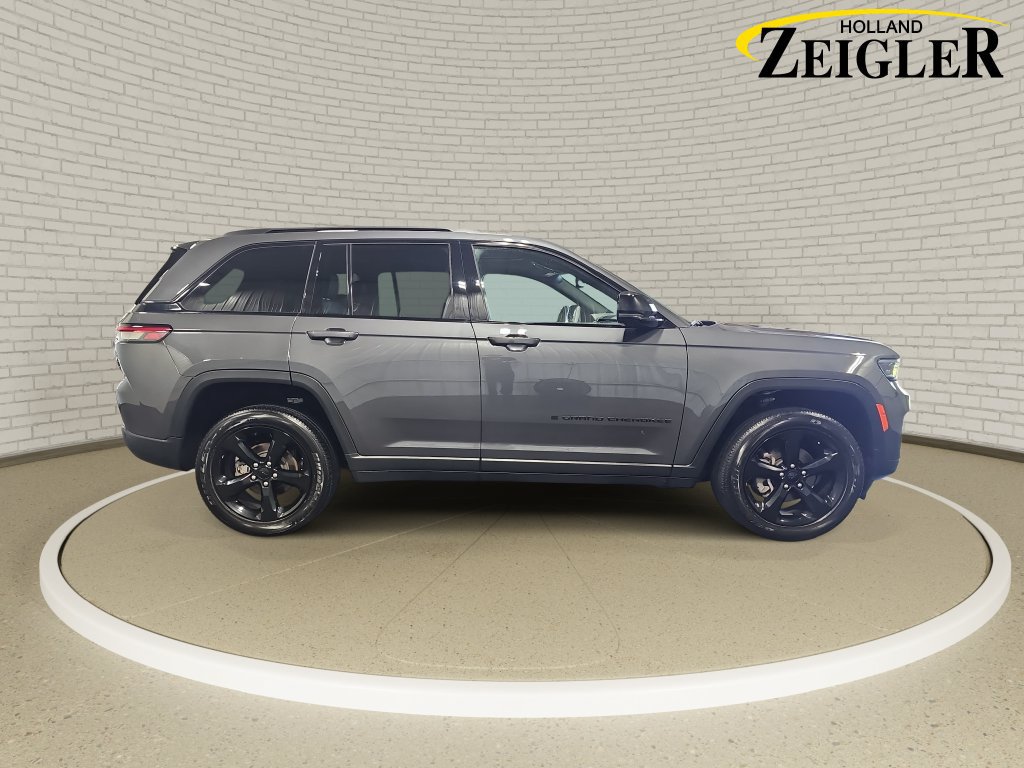Used 2023 Jeep Grand Cherokee Altitude AWD/4WD image 4