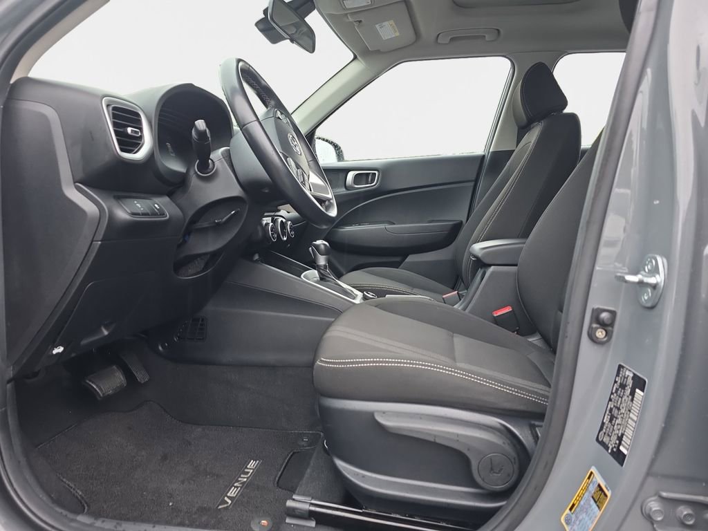 Used 2023 Hyundai Venue SEL w/ Cargo Package FWD image 12