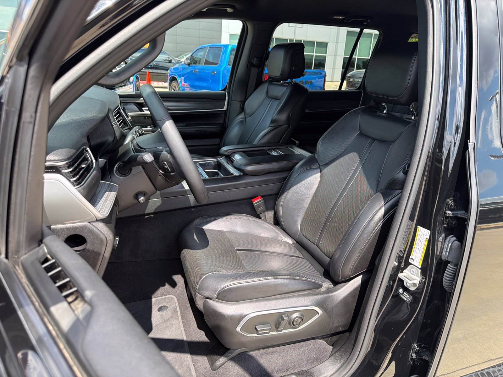 Used 2024 Jeep Wagoneer Series II RWD image 14