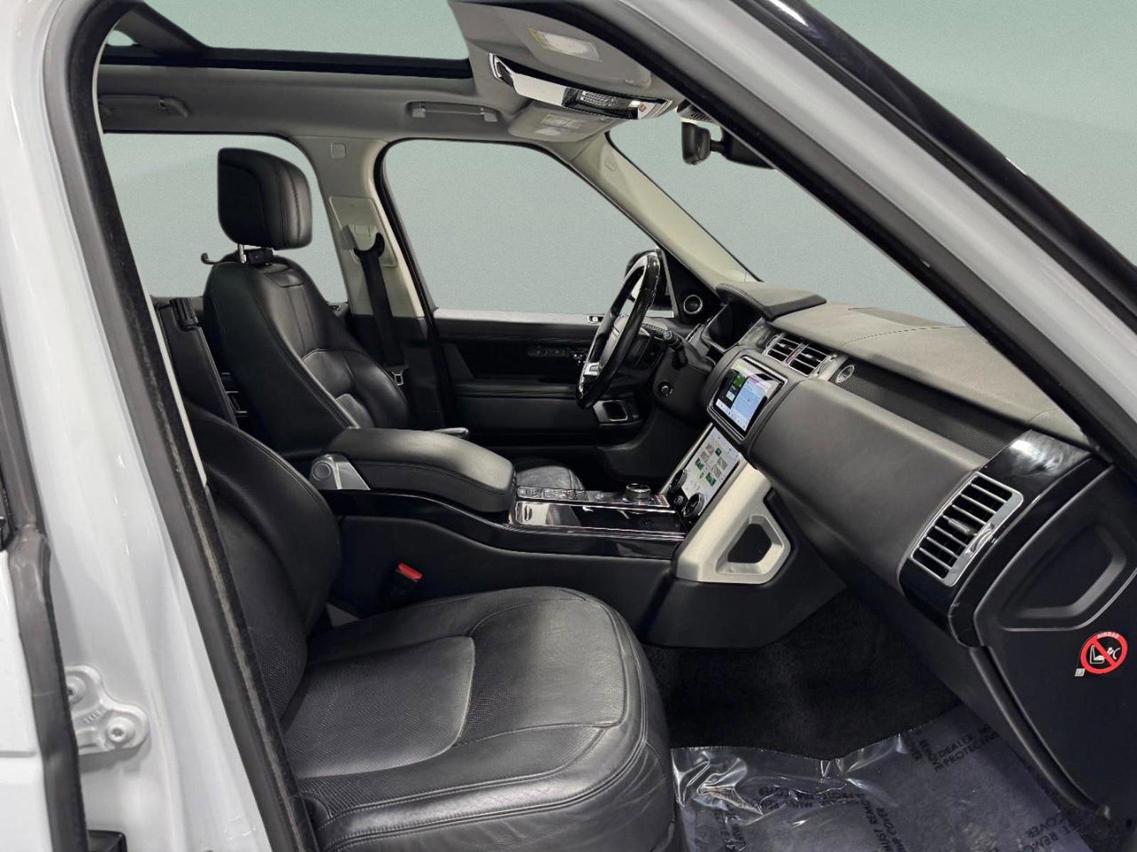 Used 2018 Land Rover Range Rover HSE image 18