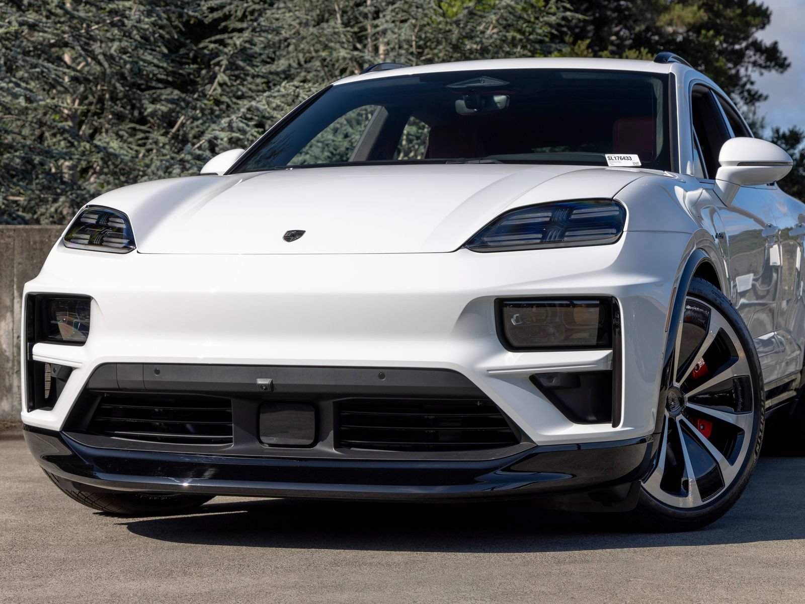 New 2025 Porsche Macan Turbo Electric AWD/4WD image 7