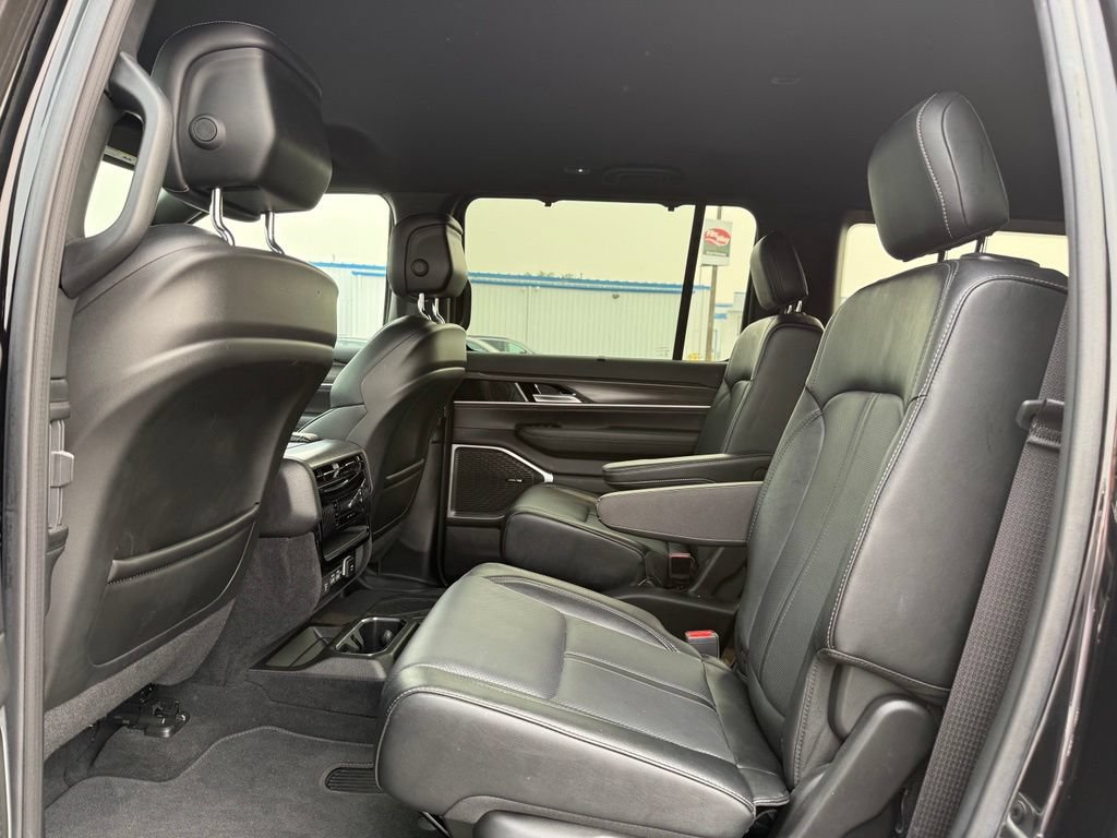 Used 2023 Jeep Wagoneer Series II w/ Convenience Group I AWD/4WD image 13