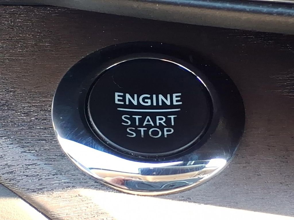 Used 2022 Ford Explorer Platinum w/ Premium Technology Package image 32