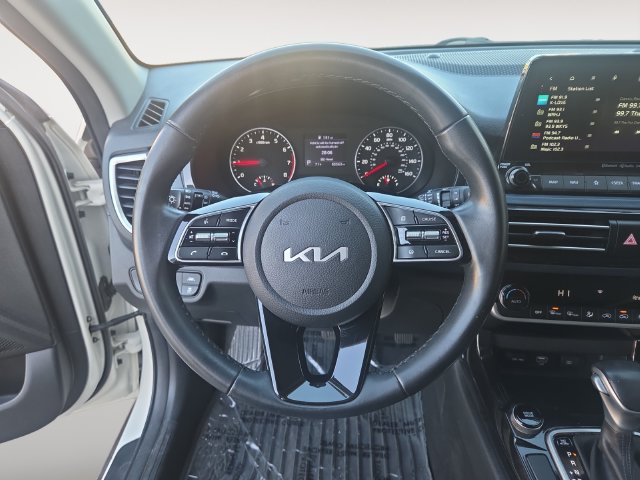 Used 2023 Kia Seltos S w/ Navigation Package FWD image 12