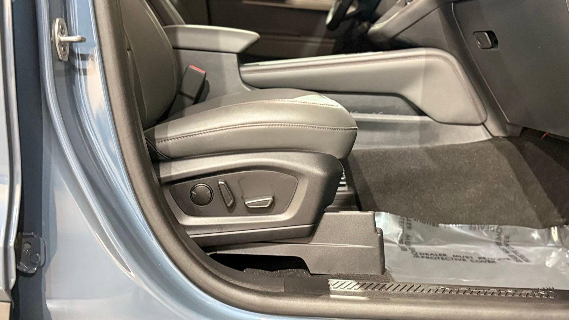 Used 2025 Ford Explorer Active w/ Active Comfort Package image 59