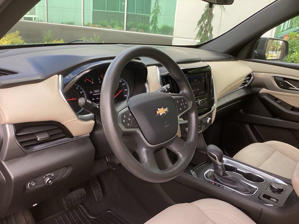 Used 2023 Chevrolet Traverse LS FWD image 10