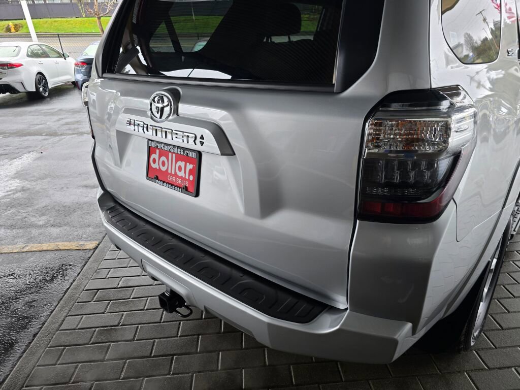 Used 2024 Toyota 4Runner SR5 Premium w/ Moonroof Package AWD/4WD image 17