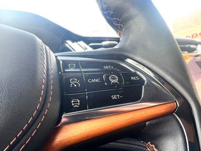 Used 2023 Jeep Grand Cherokee Summit AWD/4WD image 15