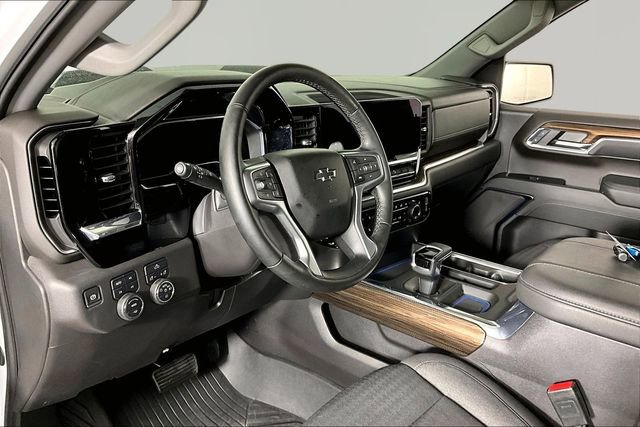 Used 2024 Chevrolet Silverado 1500 LT Trail Boss w/ LPO, Dark Essentials Package AWD/4WD image 17