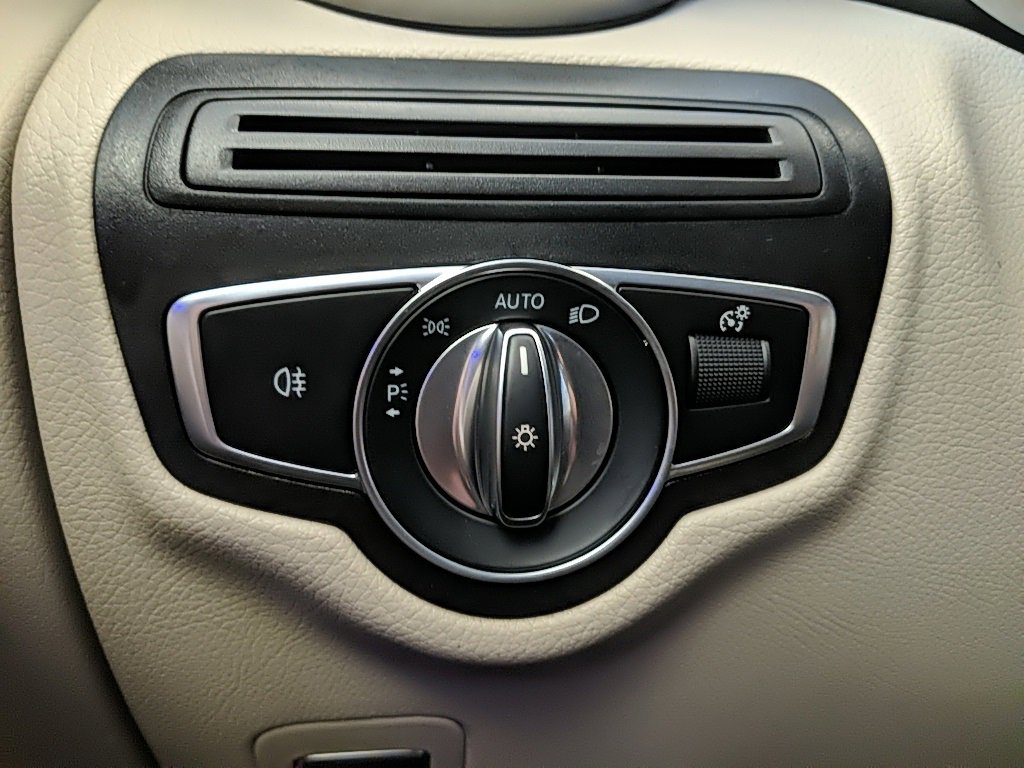 Used 2022 Mercedes-Benz GLC 300 4MATIC image 22