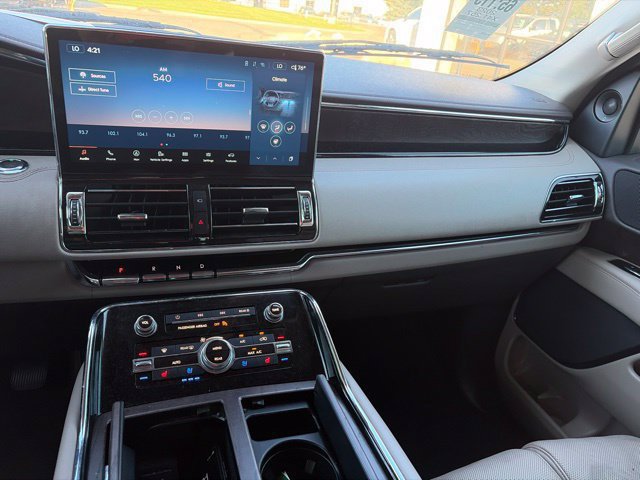 Certified 2023 Lincoln Navigator Reserve AWD/4WD image 17