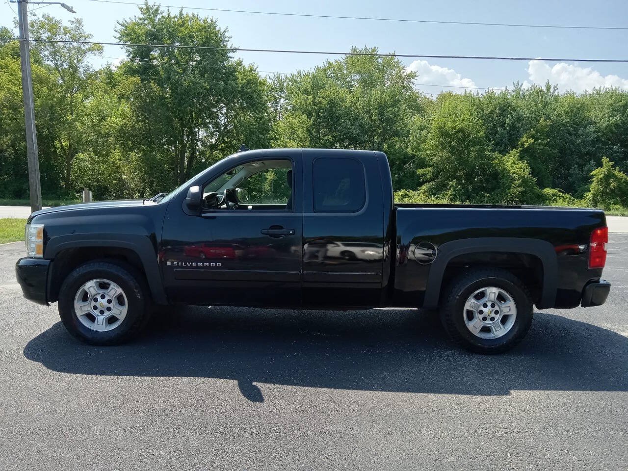 Used 2007 Chevrolet Silverado 1500 LT w/ 1LT Convenience Package AWD/4WD image 5