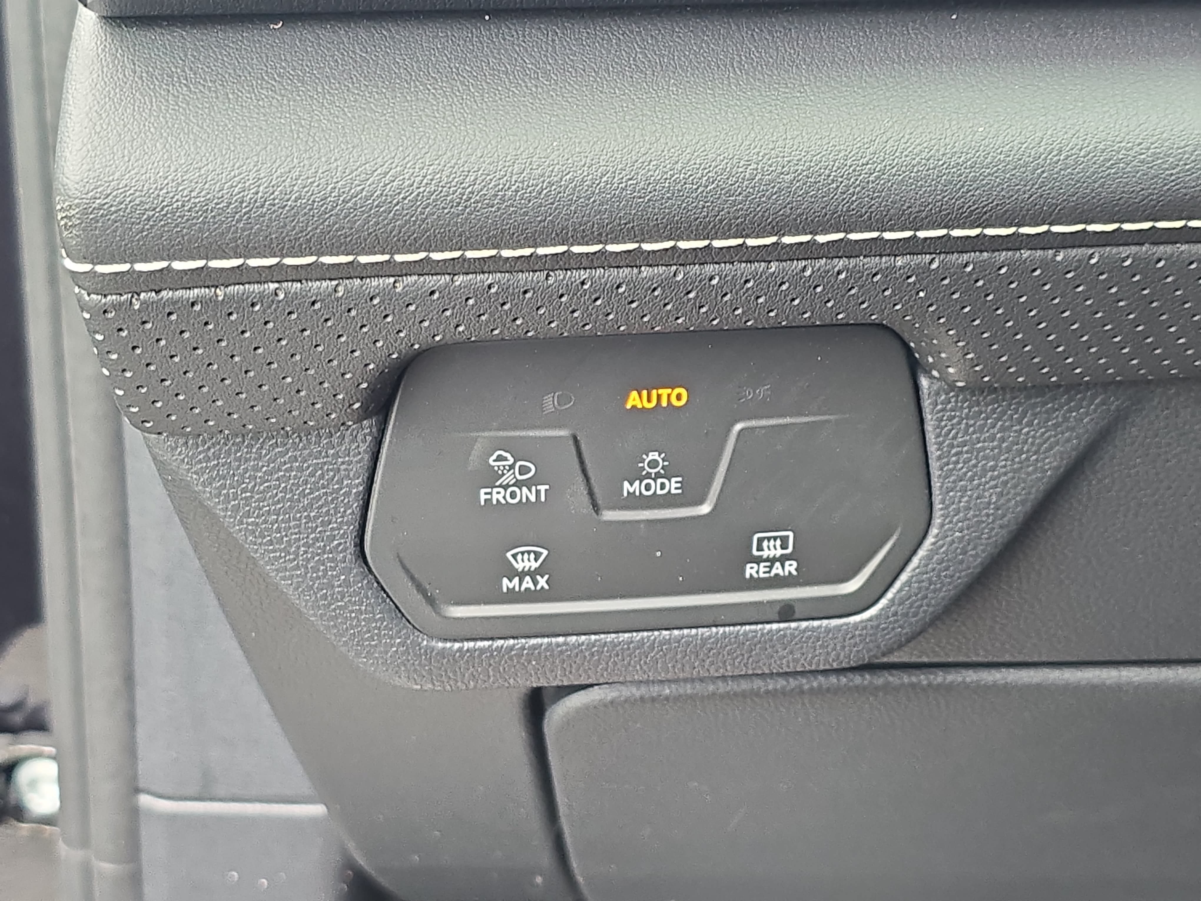Certified 2024 Volkswagen Atlas SE FWD image 28