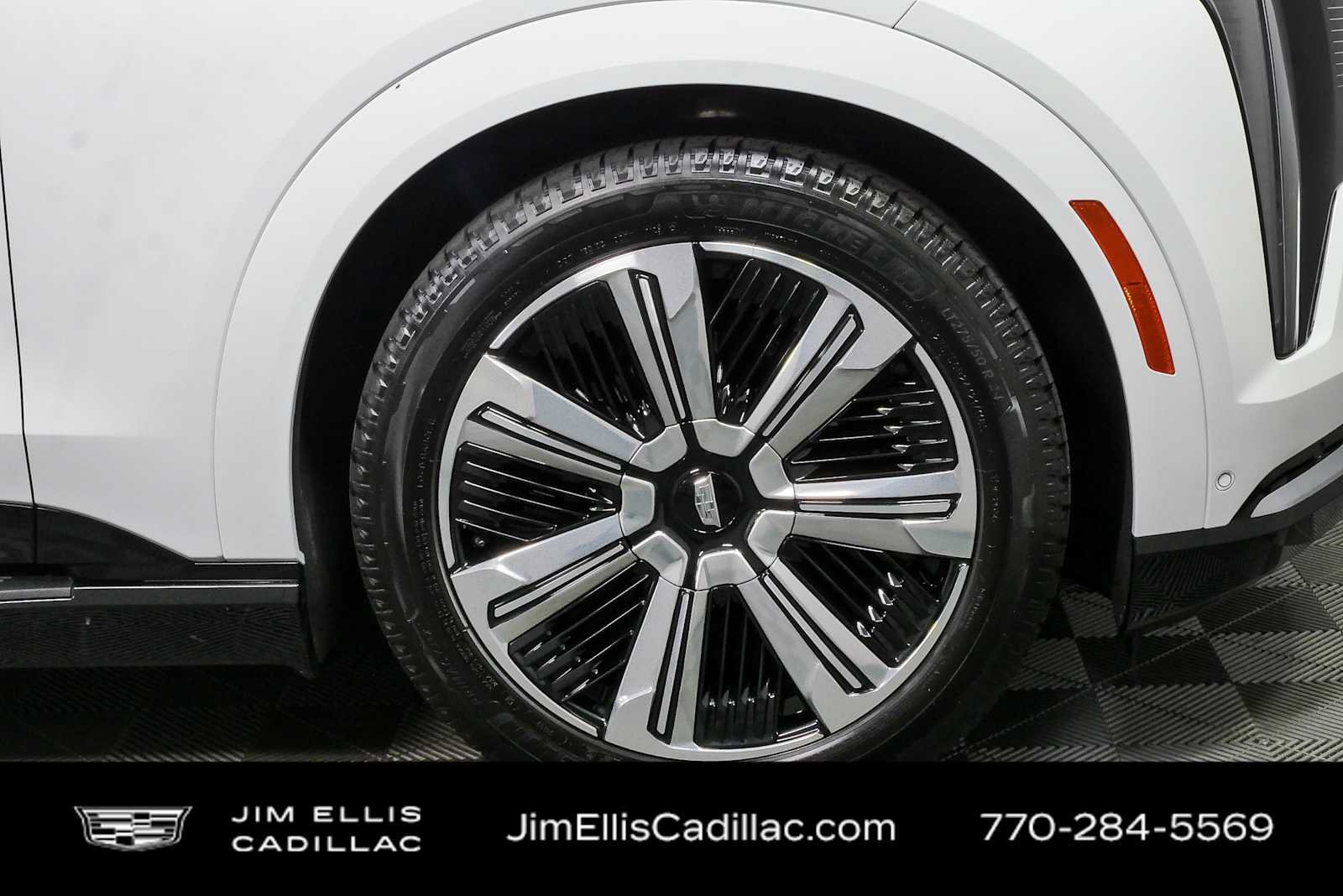 Certified 2025 Cadillac Escalade IQ Luxury 2 w/ LPO, Premium Carpet Package AWD/4WD image 40