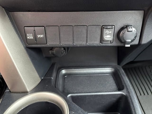 Used 2013 Toyota RAV4 LE image 16