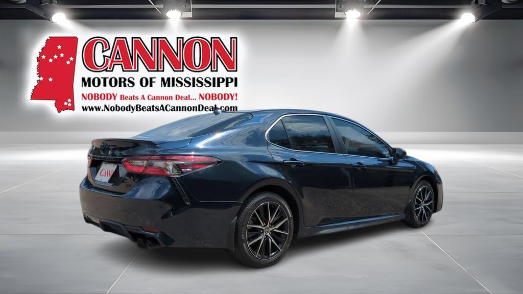 Used 2021 Toyota Camry SE FWD image 5