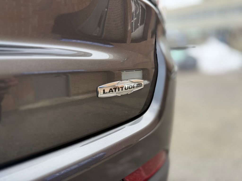 Used 2023 Jeep Compass Latitude image 26