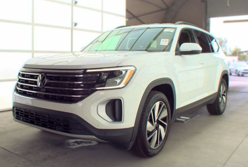 Used 2025 Volkswagen Atlas SE FWD image 1