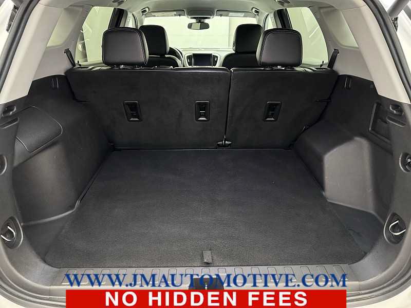 Used 2024 GMC Terrain SLT AWD/4WD image 16