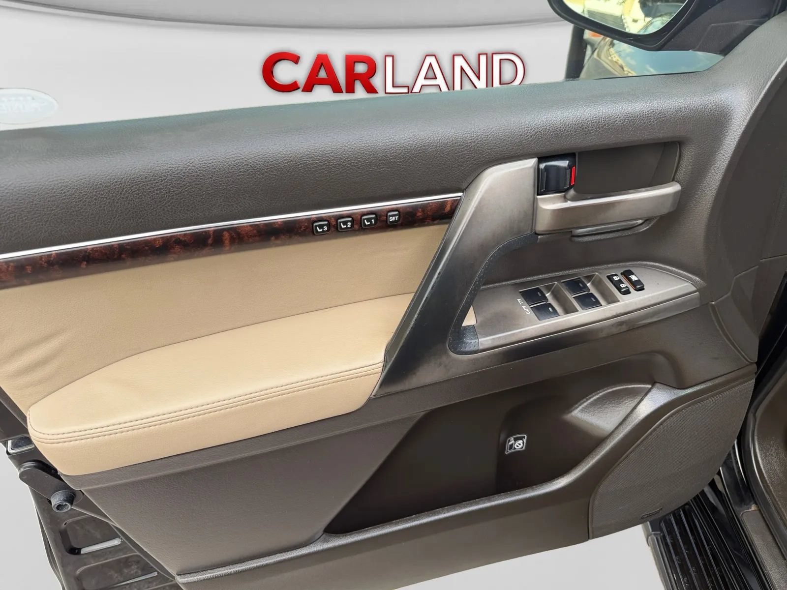 Used 2011 Toyota Land Cruiser AWD/4WD image 9