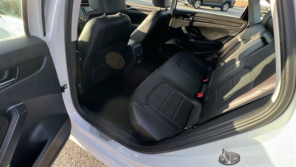 Used 2020 Volkswagen Passat 2.0T R-Line image 21