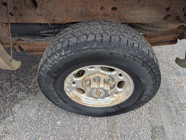 Used 2004 Chevrolet Silverado 2500 LS w/ Snow Plow Prep Package AWD/4WD image 21