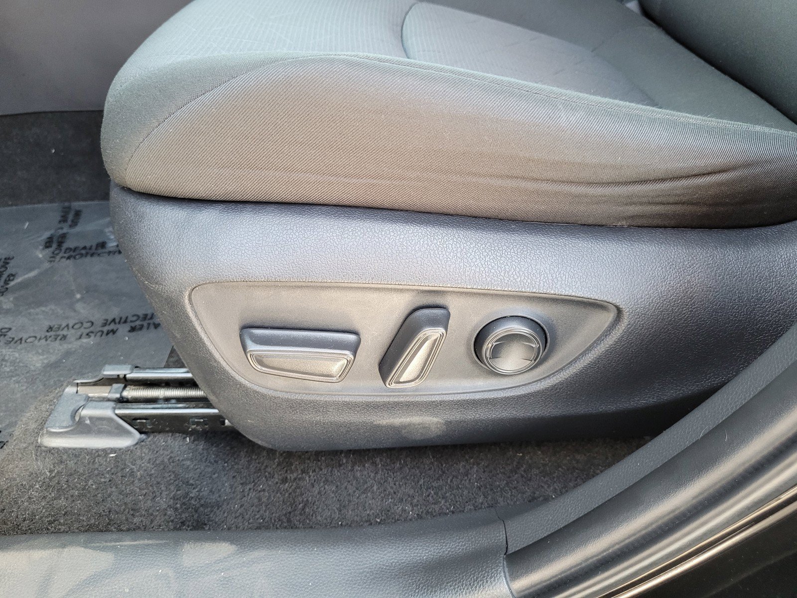 Used 2025 Toyota RAV4 XLE AWD/4WD image 12