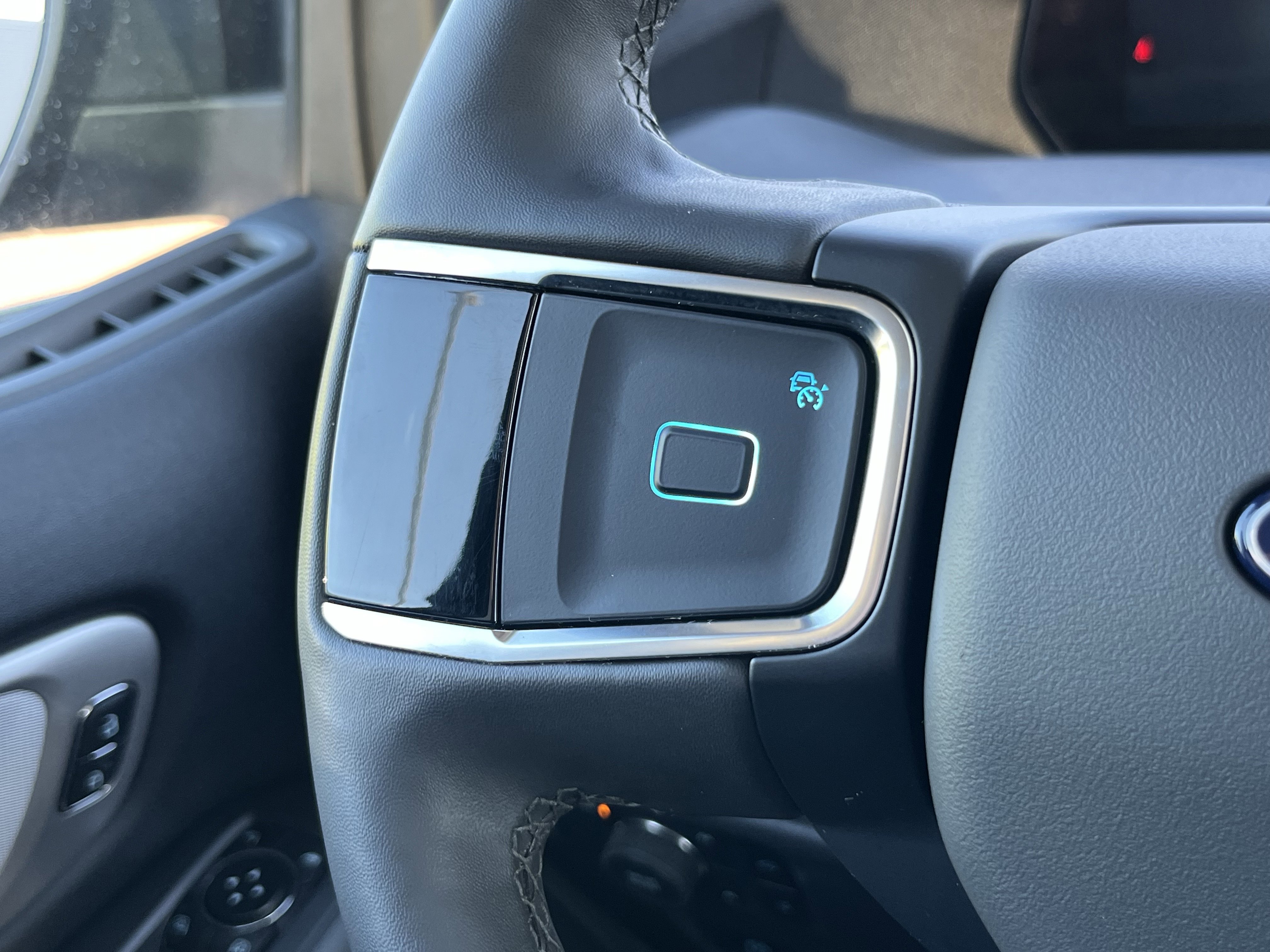 Used 2025 Ford Expedition Active image 25