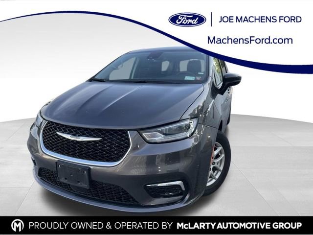 Used 2023 Chrysler Pacifica Touring-L FWD image 1