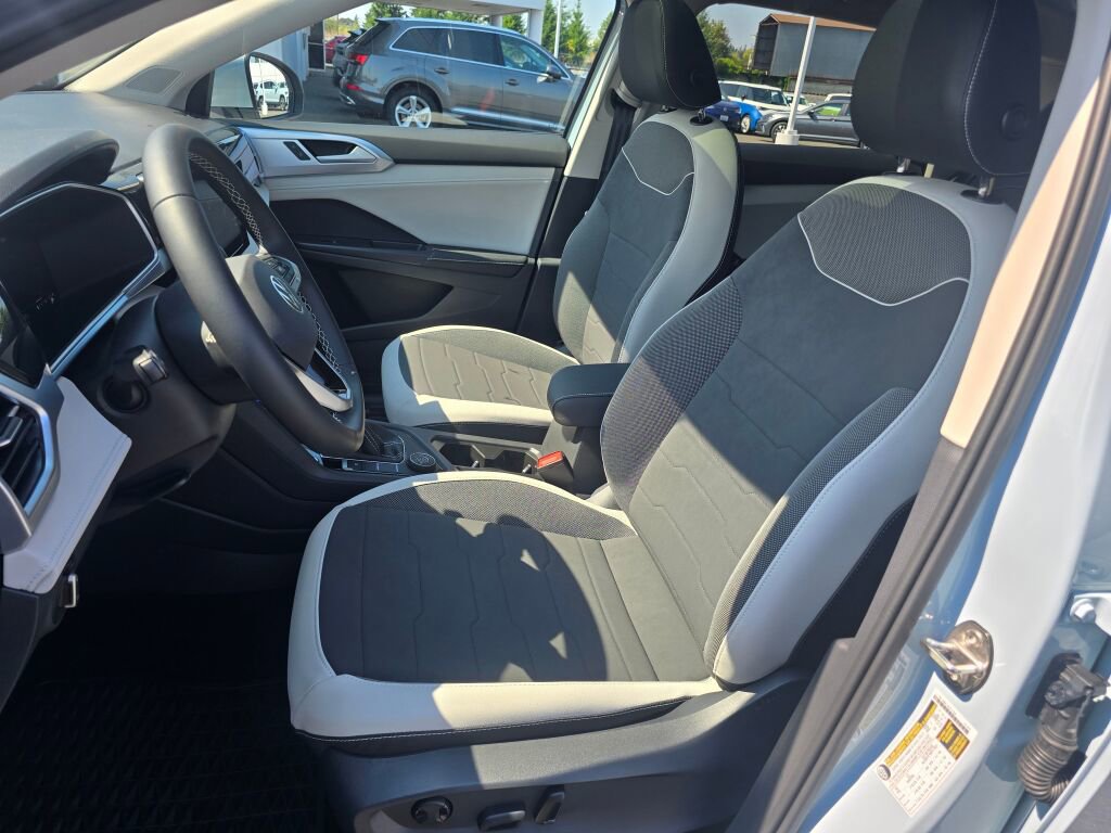 New 2025 Volkswagen Taos SE image 19