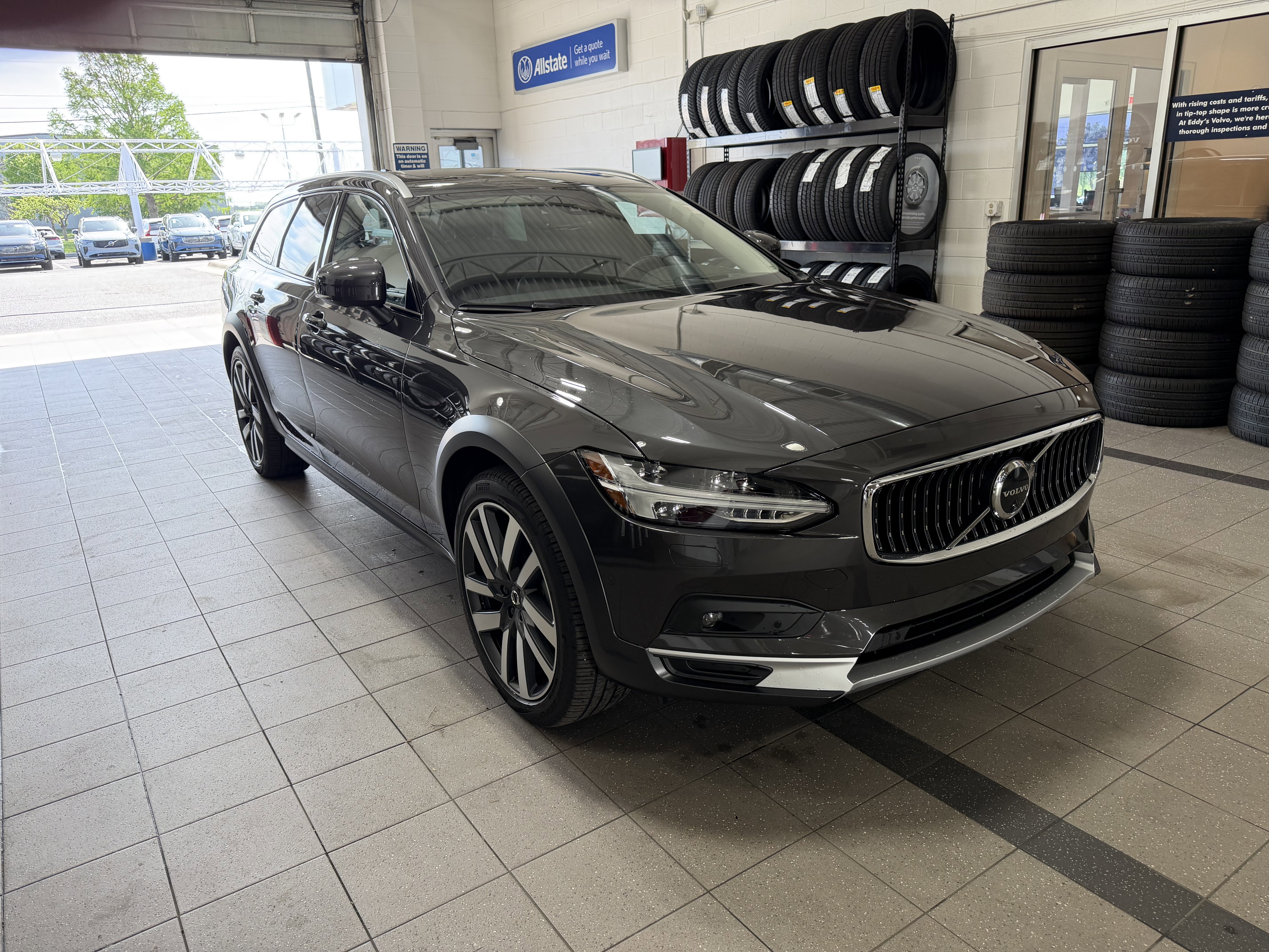 Used 2025 Volvo V90 B6 Cross Country Ultra w/ Protection Package Premier AWD/4WD image 1