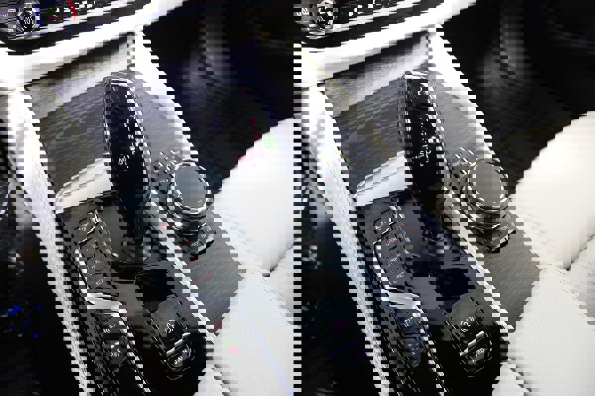 Used 2023 BMW 530e 530e w/ M Sport Package image 22