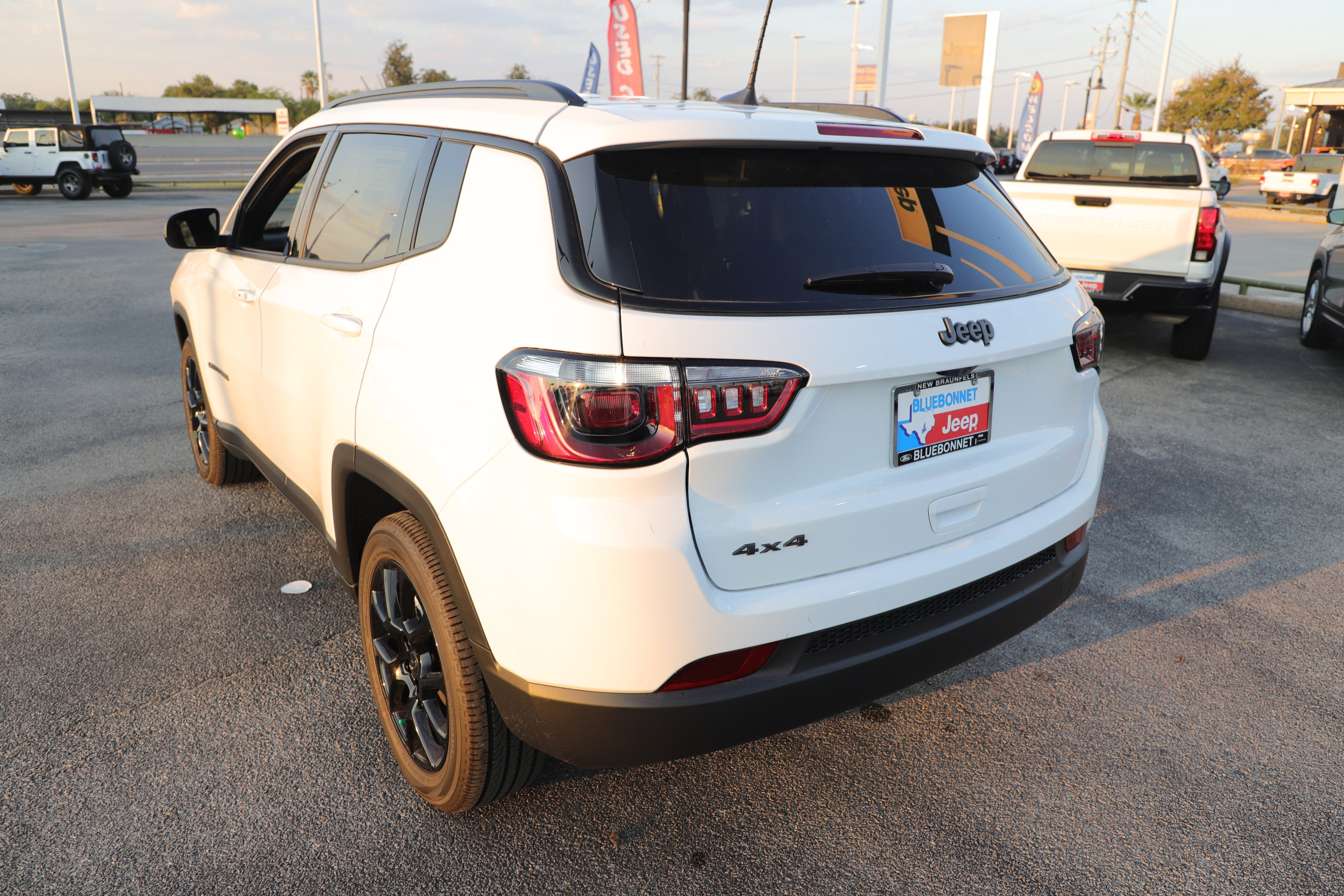 New 2026 Jeep Compass Latitude image 9