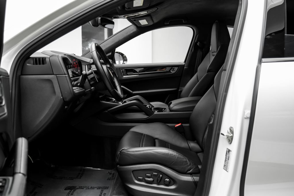 Used 2024 Porsche Cayenne Turbo GT AWD/4WD image 11