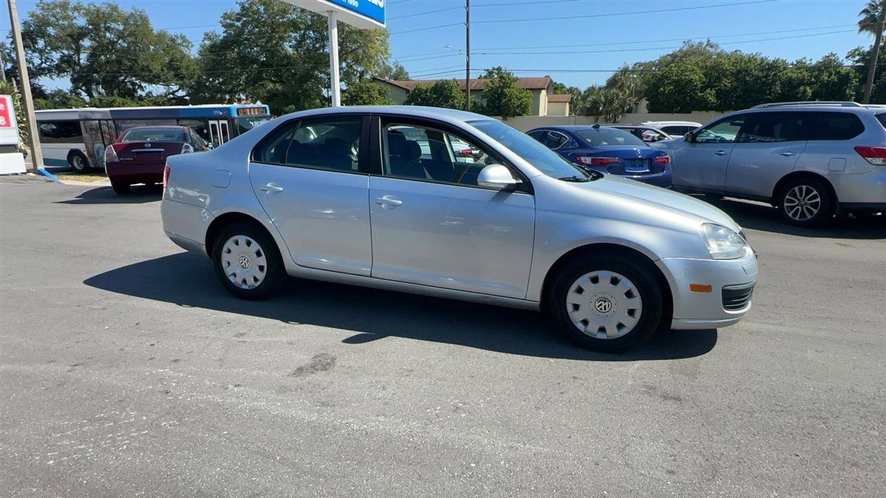 Used 2005 Volkswagen Jetta Value Edition FWD image 9