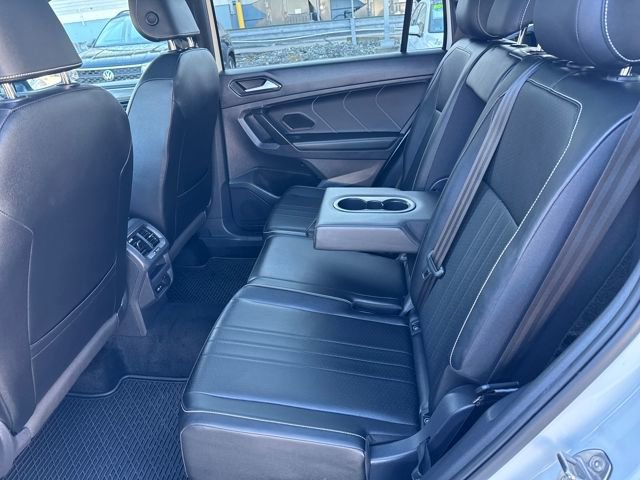 Certified 2022 Volkswagen Tiguan SE R-Line image 30