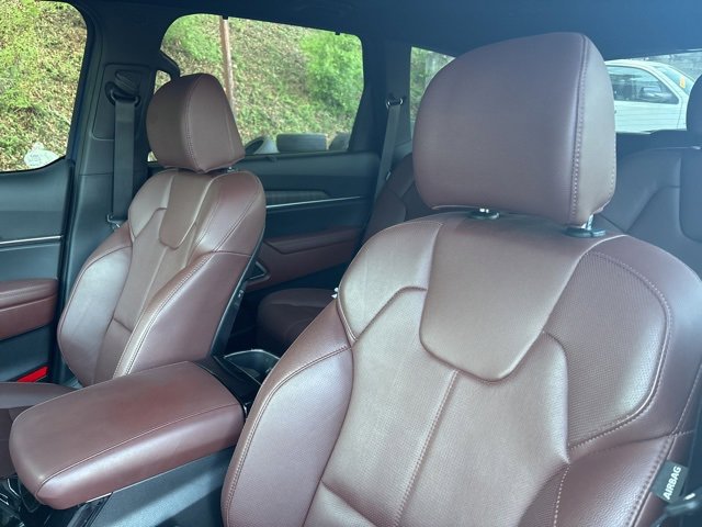 Used 2024 Kia Telluride EX w/ EX Captain's Chair Package image 6