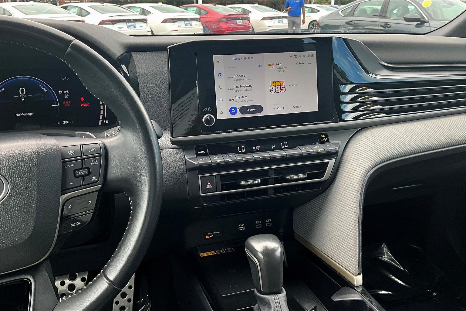 Used 2025 Toyota Camry SE FWD image 6