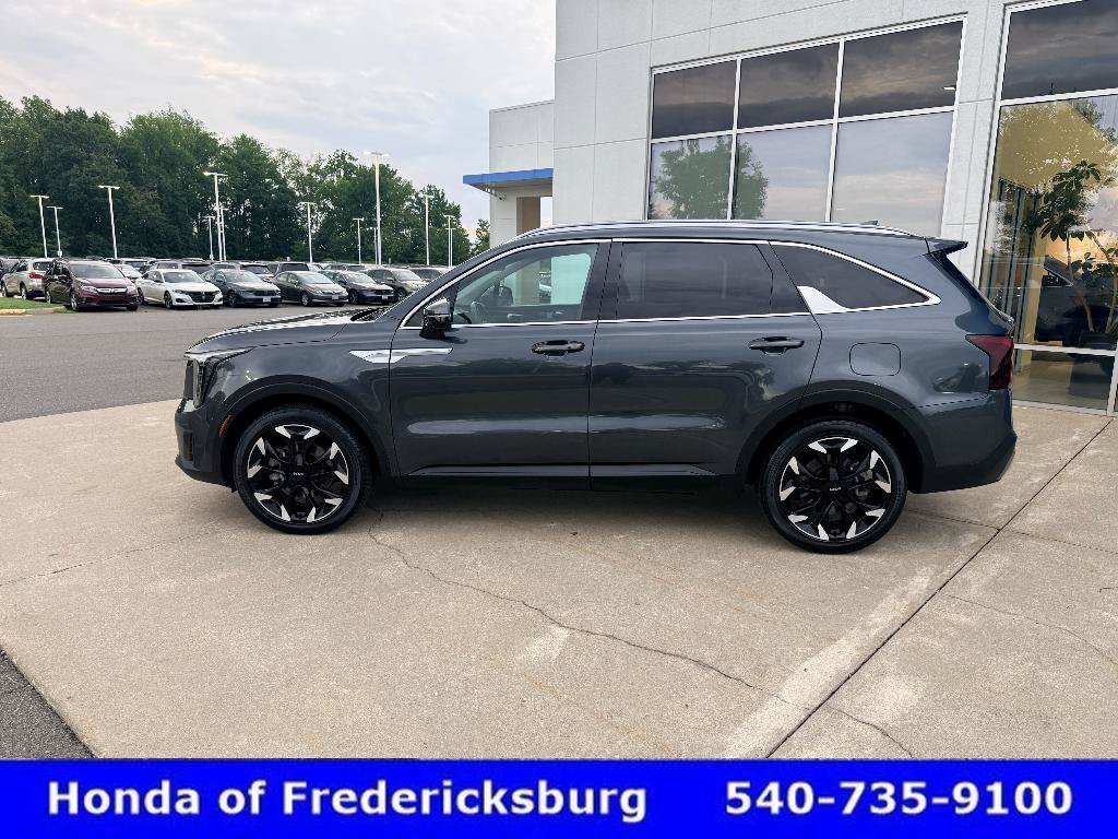Used 2025 Kia Sorento EX w/ Panoramic Sunroof Package FWD image 3
