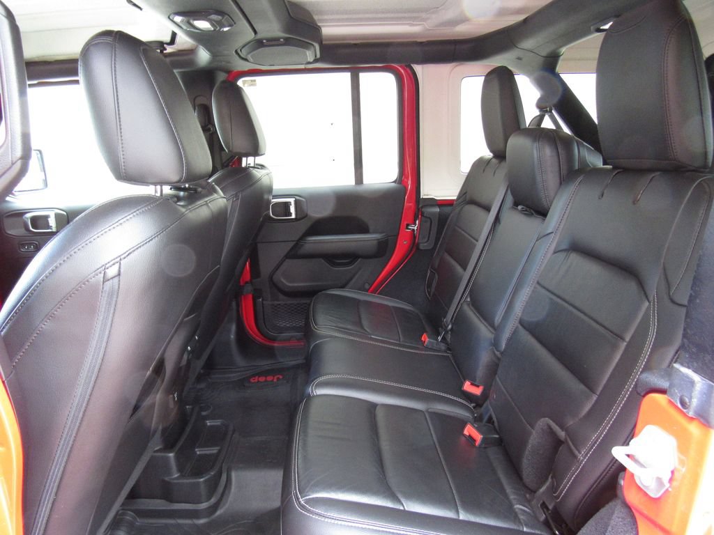 Used 2018 Jeep Wrangler Unlimited Sahara w/ Uconnect 4C Nav & Sound Group AWD/4WD image 16