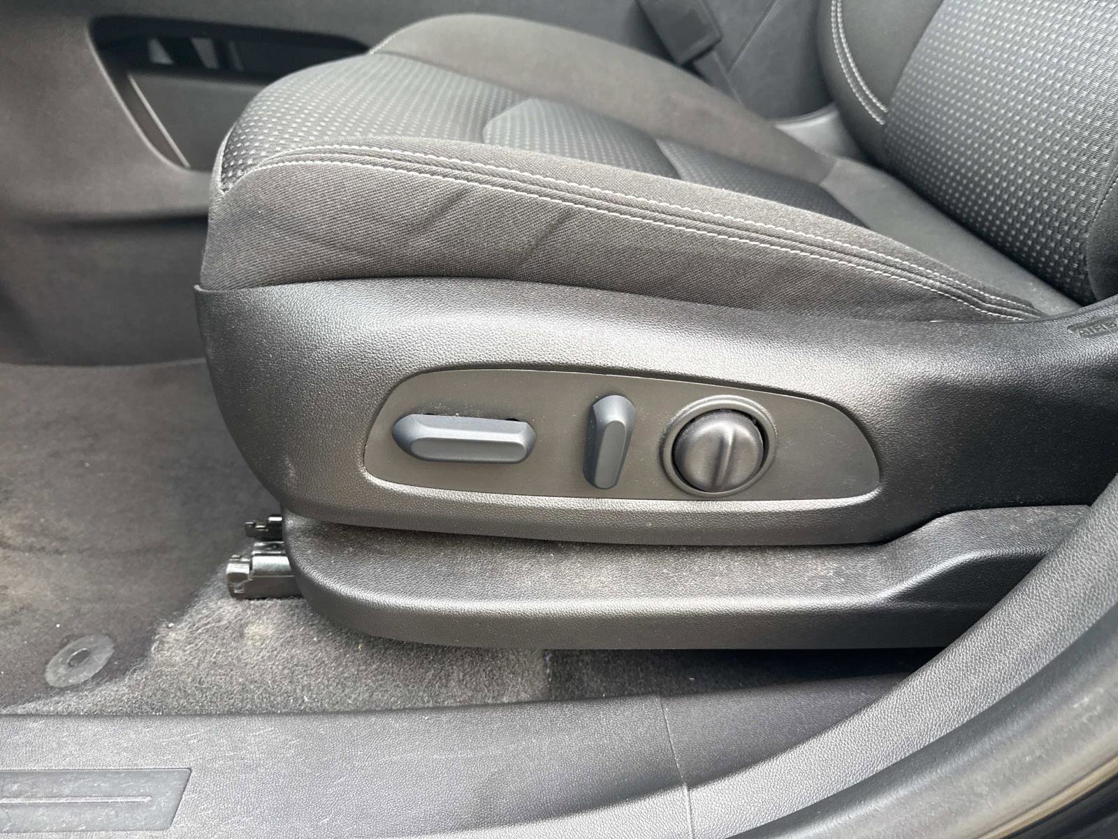 Used 2022 GMC Terrain SLE w/ Driver Convenience Package image 19