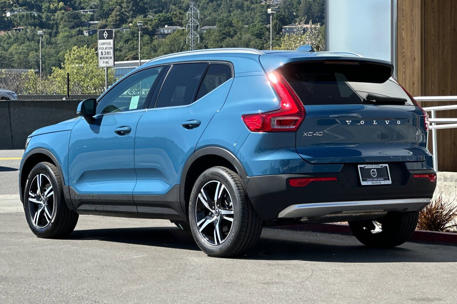 Used 2025 Volvo XC40 B5 Core AWD/4WD image 7