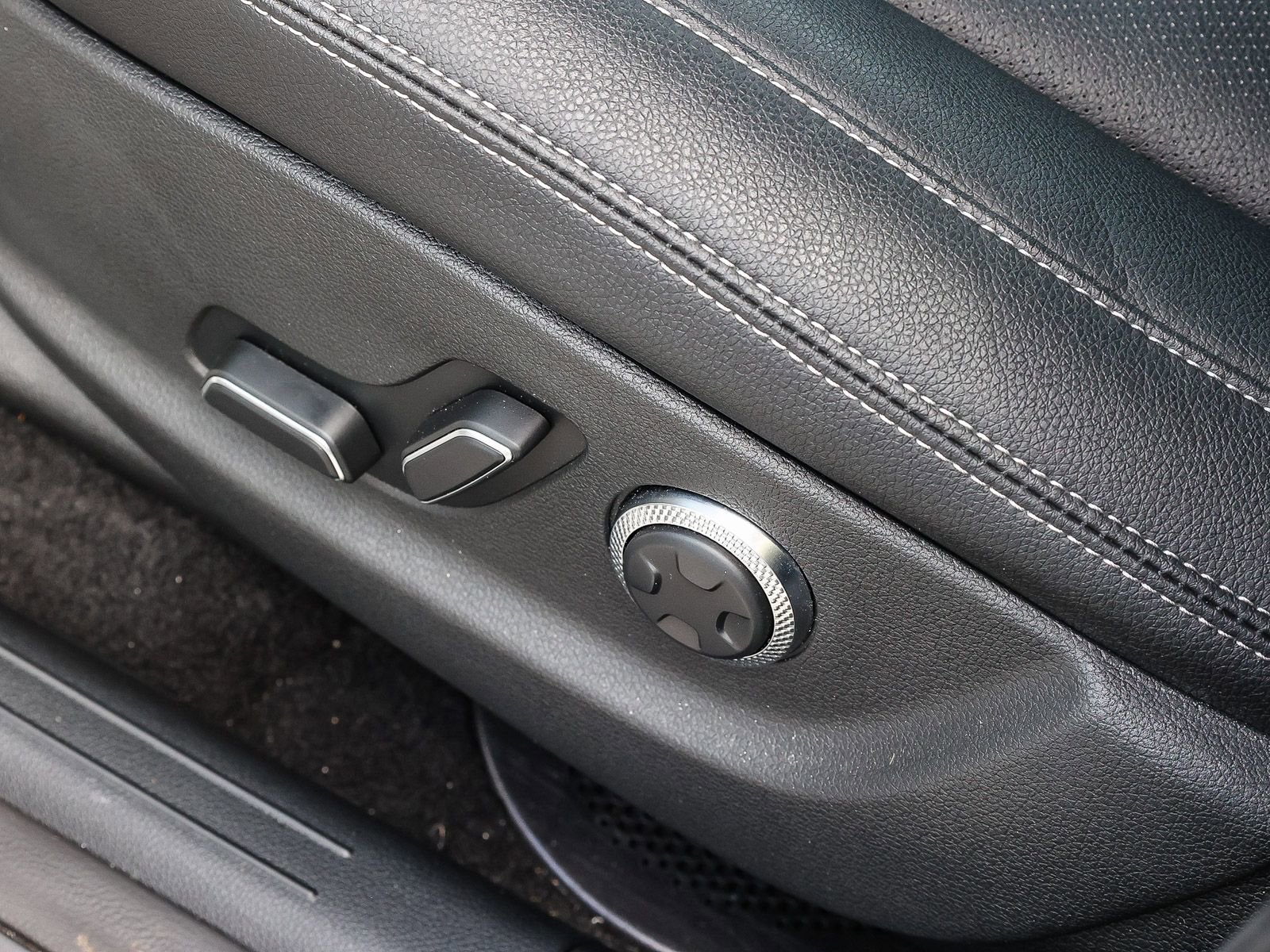 Used 2026 Genesis GV70 2.5T Select image 23