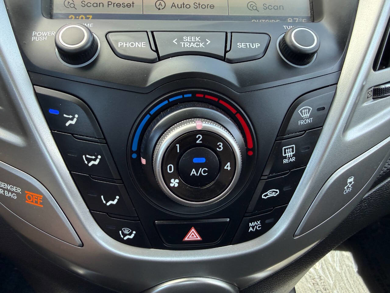 Used 2016 Hyundai Veloster image 34