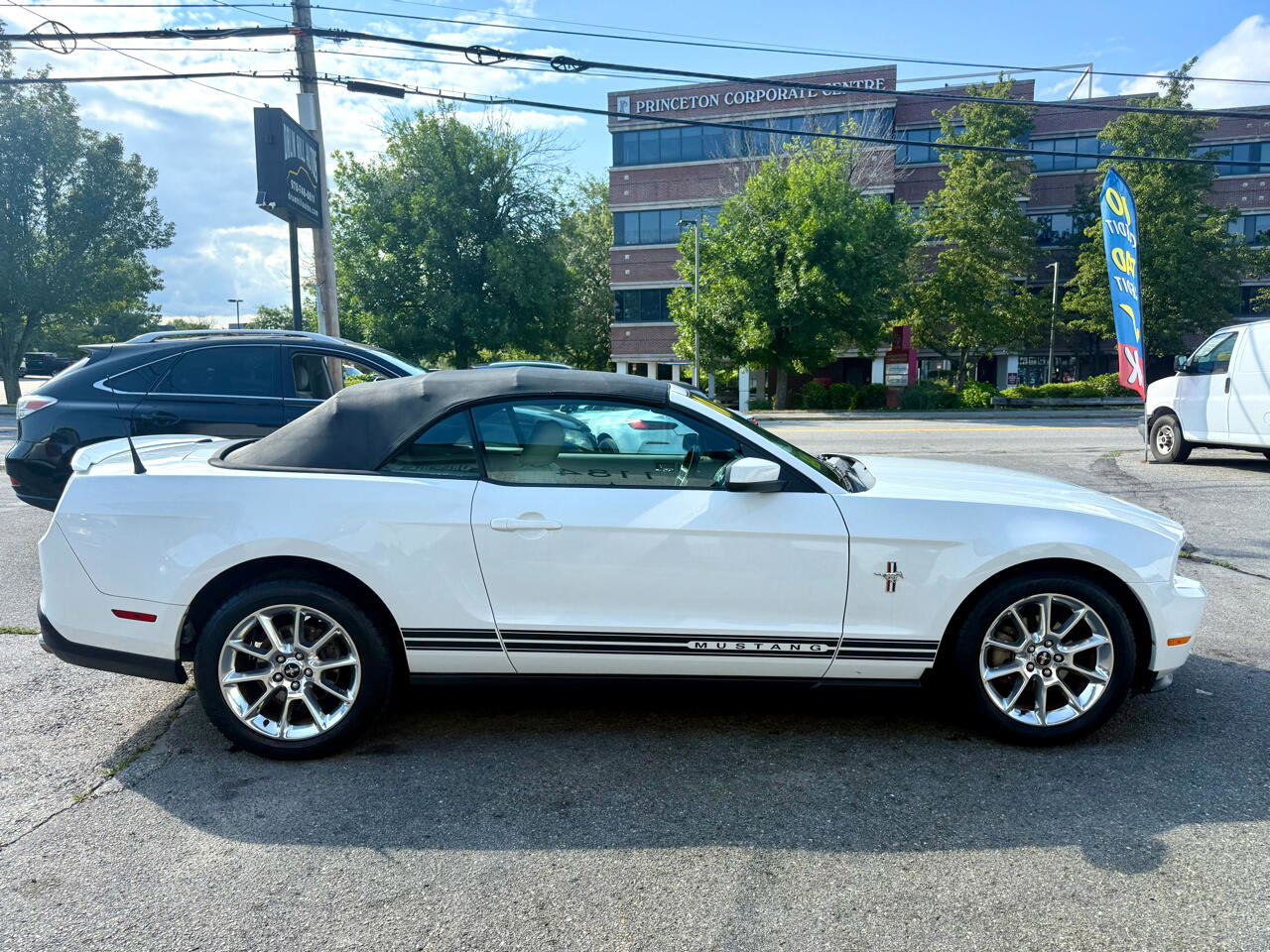 Used 2010 Ford Mustang Convertible image 6
