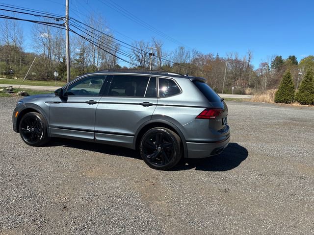 Used 2024 Volkswagen Tiguan SE R-Line FWD image 3