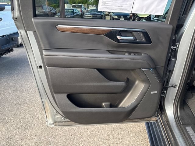 Used 2025 Chevrolet Suburban High Country AWD/4WD image 20